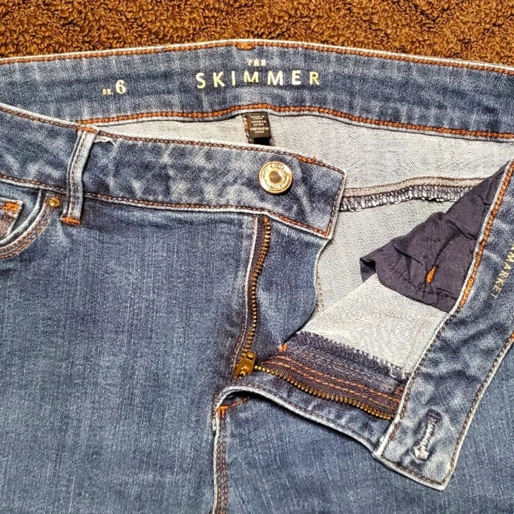 White House Black Market zipper blue jeans size 6